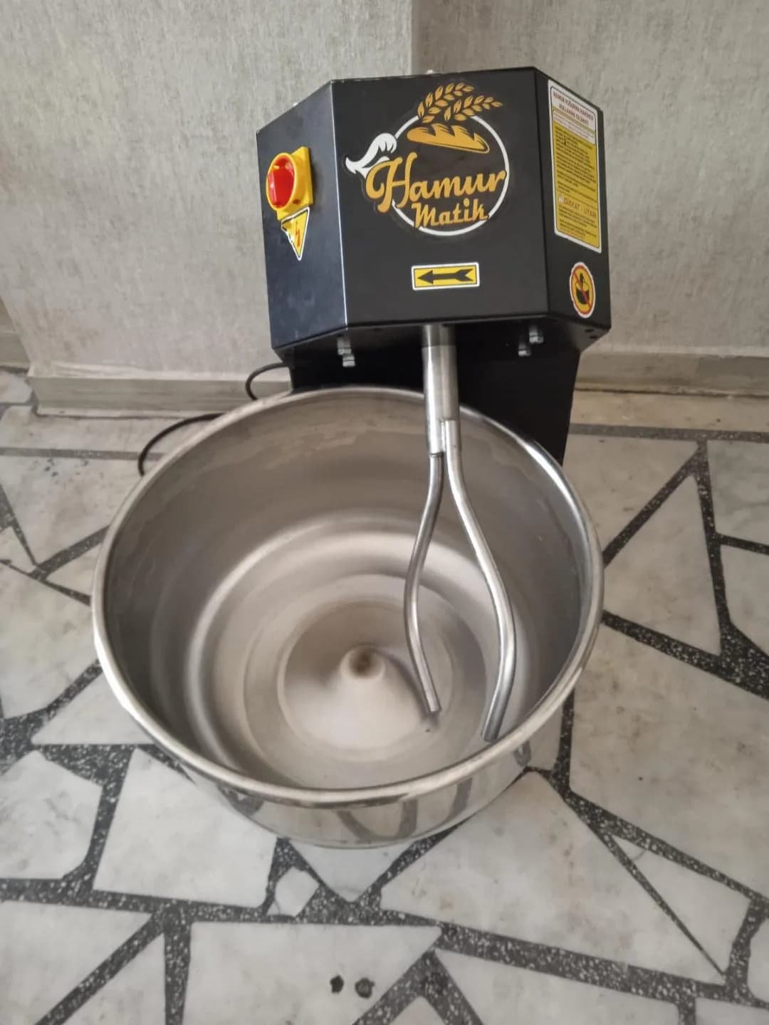 25-KiLO HAMUR YOĞURTMA MAKİNASI SATILIK 2.EL SADECE 3 GÜN KULLANILMIŞ